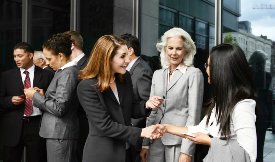 Cómo Prepararse para los Eventos de Networking