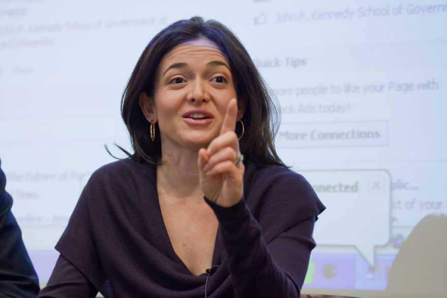 Por qué existen tan pocas mujeres líderes según Sheryl Sandberg
